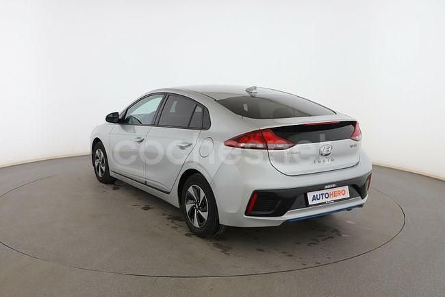 Usado Hyundai Ioniq 143 CV (105 kW) 2018 Gris Utilitario