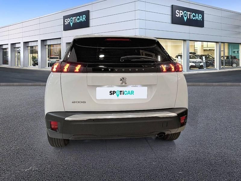 Usado Peugeot 2008 Active 100 CV (73 kW) 2022 Blanco SUV