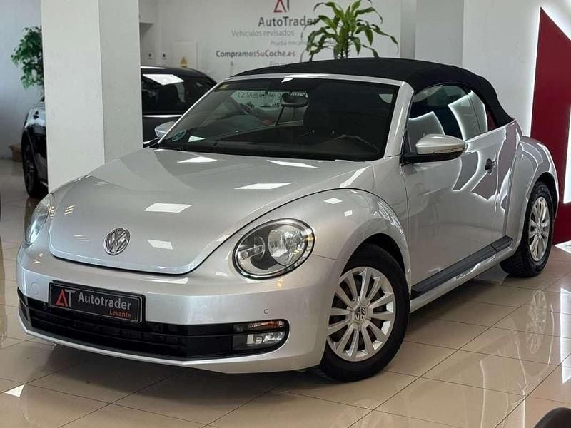 Usado VW Beetle Design 110 CV (80 kW) 2016 Plateado Utilitario