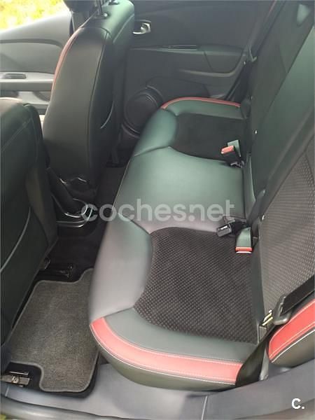 Usado Renault Clio IV Zen 120 CV (88 kW) 2016 Negro Berlina