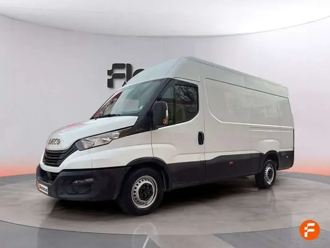 Usado Iveco Daily 156 CV (114 kW) 2023 Blanco Van