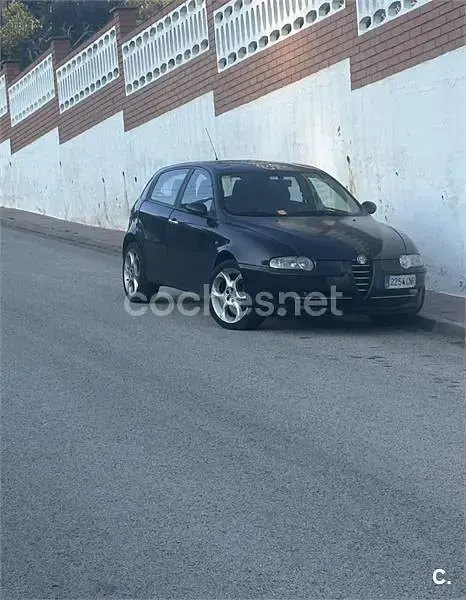 Usado Alfa Romeo 147 Progression 120 CV (88 kW) 2003 Negro Utilitario