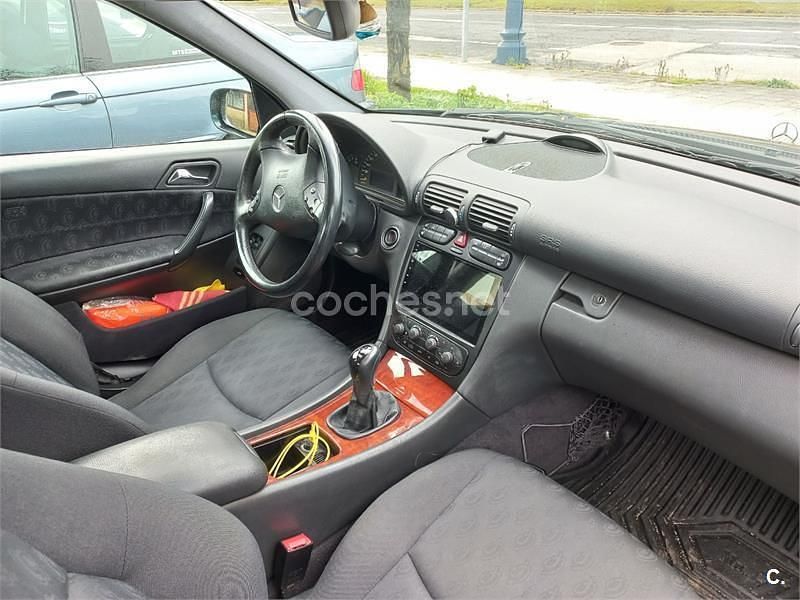 Usado Mercedes C200 Classic 102 CV (75 kW) 2001 Azul Berlina