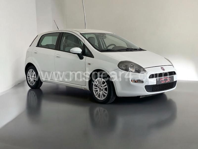 Blanco Usado 2014 Fiat Punto Young Utilitario | 6490 € (Un poco caro) - Imagen 1/4