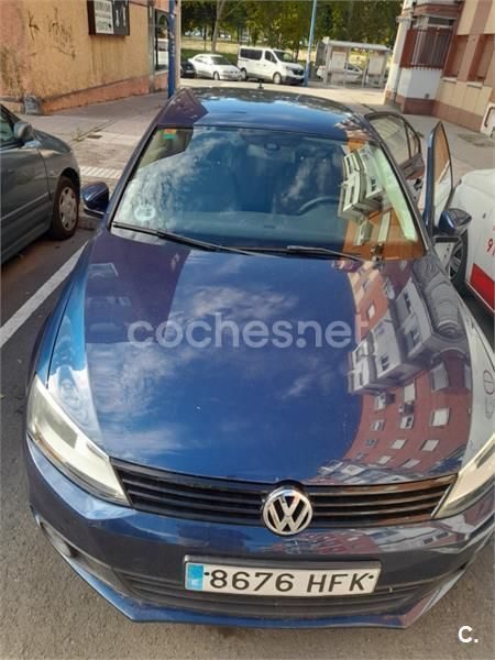 Azul Usado 2011 VW Jetta Advance Berlina | 4600 € (Buen precio) - Imagen 1/4