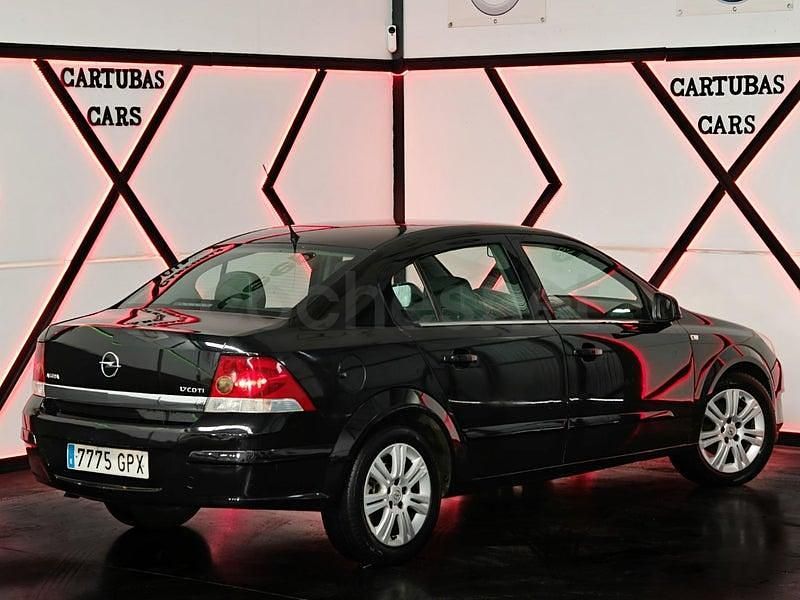 Usado Opel Astra Sport 110 CV (80 kW) 2010 Negro Berlina