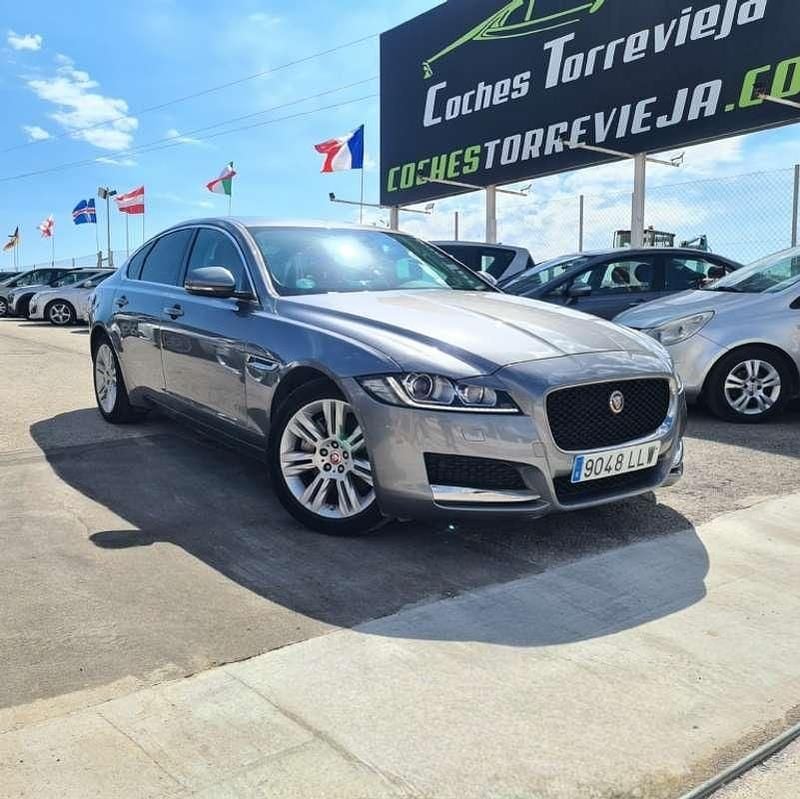 Usado Jaguar XF Sportbrake Prestige 179 CV (131 kW) 2021 Gris Familiar