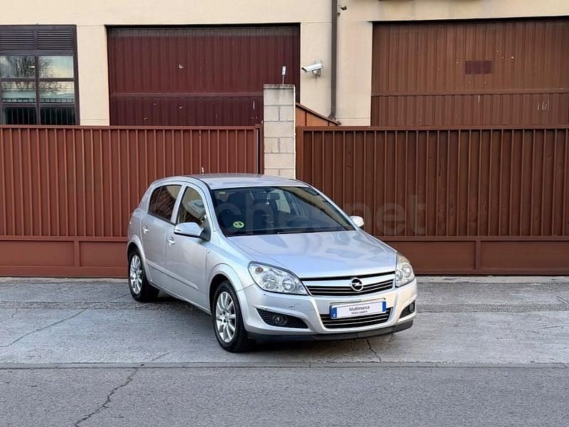 Usado Opel Astra Cosmo 100 CV (73 kW) 2008 Gris / plata Berlina