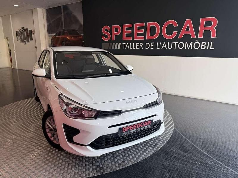 Blanco Usado 2022 Kia Rio Utilitario | 11.900 € (Buen precio) - Imagen 1/4