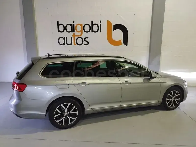 Usado VW Passat 150 CV (110 kW) 2020 Gris / plata Familiar