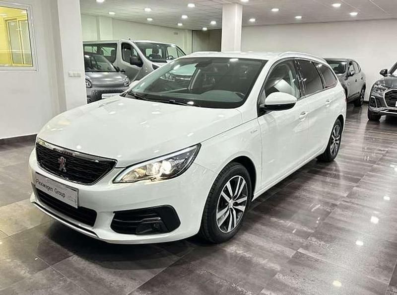Usado Peugeot 308 Active 131 CV (96 kW) 2021 Blanco Utilitario