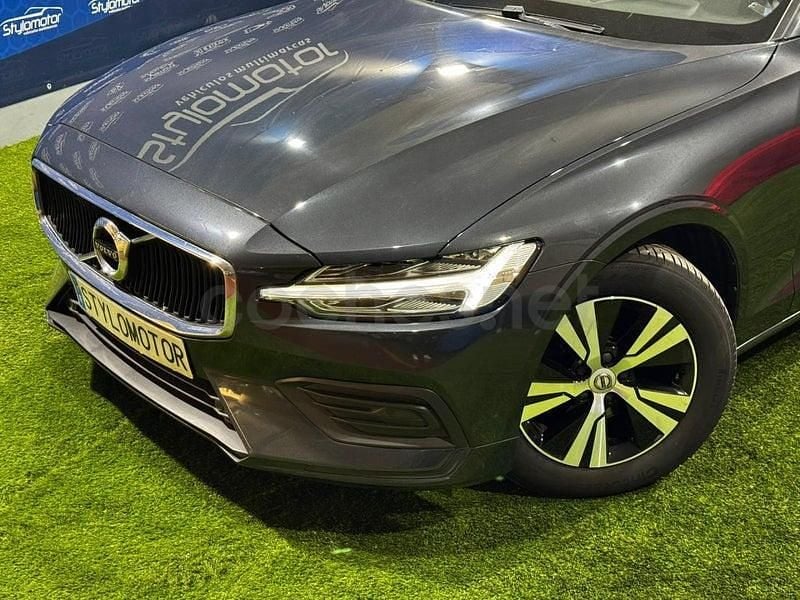 Usado Volvo V60 Momentum 150 CV (110 kW) 2021 Gris / plata Familiar