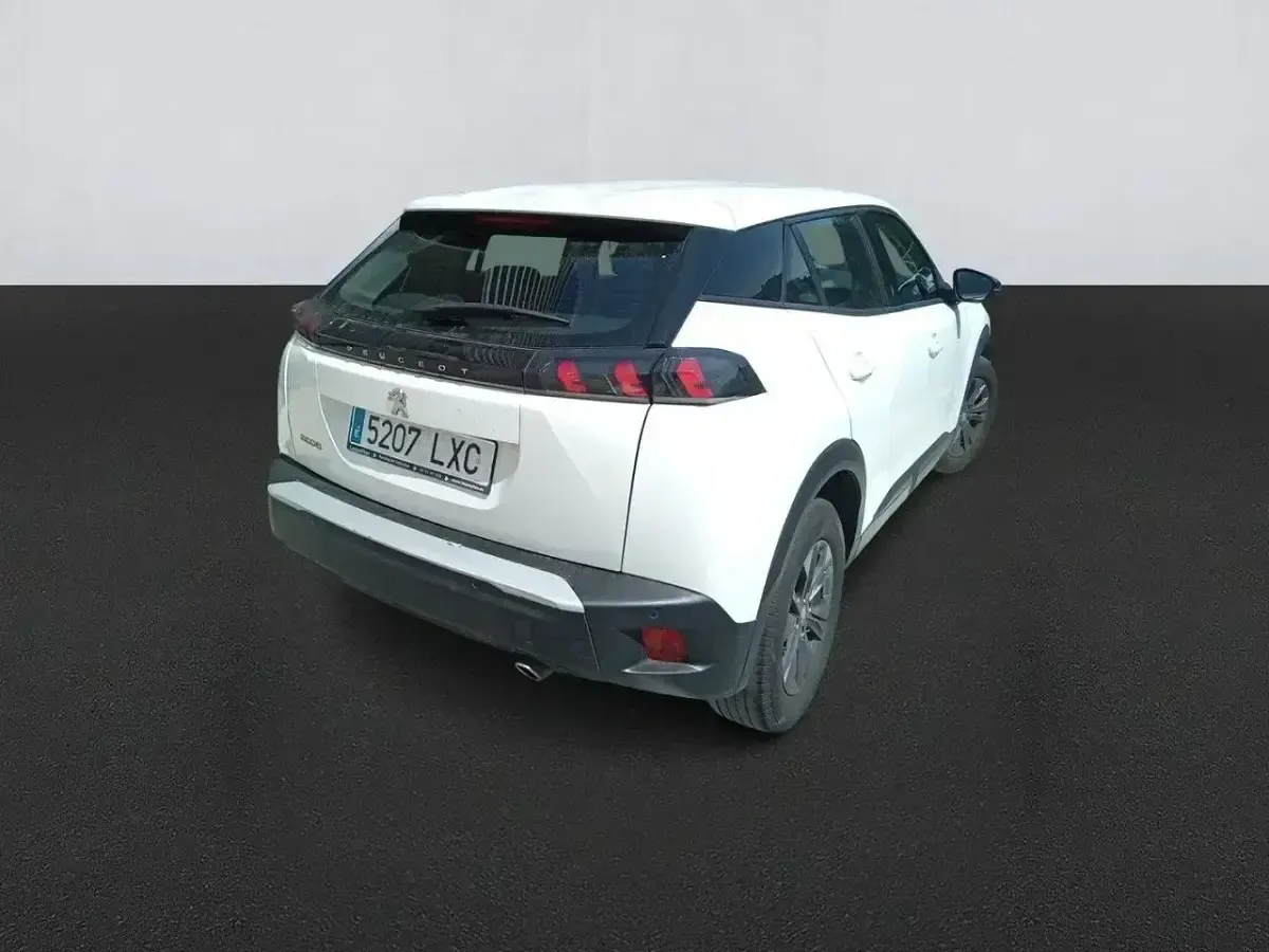 Usado Peugeot 2008 Active 110 CV (80 kW) 2022 Blanco SUV