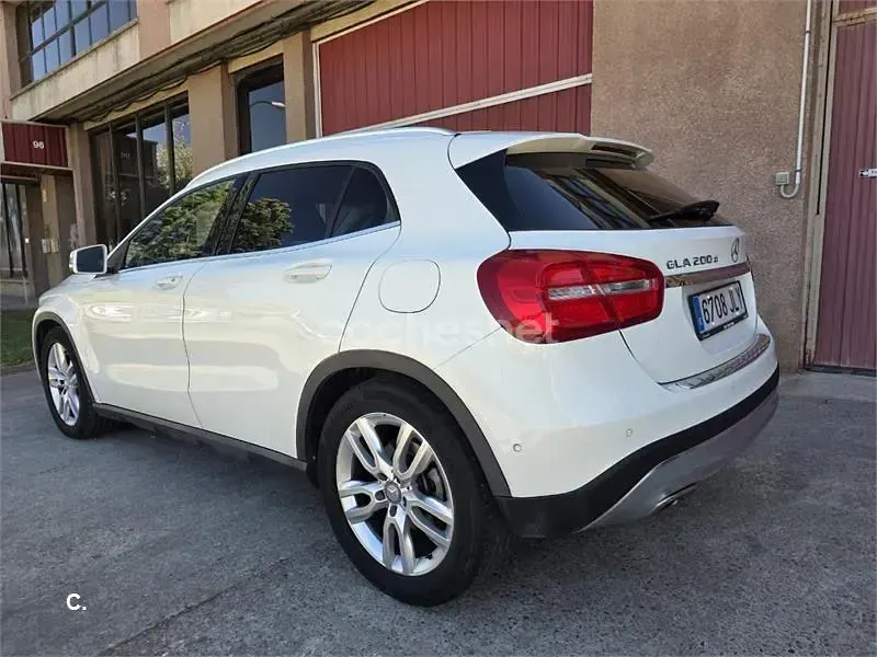 Usado Mercedes GLA200 Style 136 CV (100 kW) 2016 Blanco SUV
