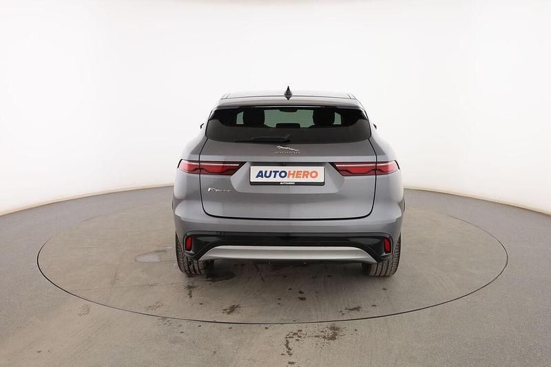 Usado Jaguar F-Pace SE 241 CV (177 kW) 2022 Gris SUV