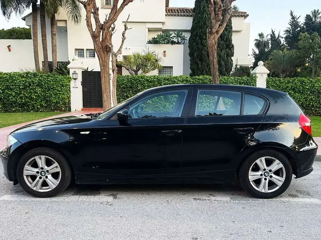 Usado BMW 116 116 CV (85 kW) 2007 Negro Utilitario