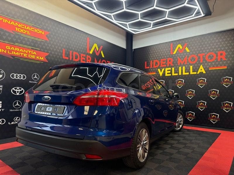 Usado Ford Focus Trend 120 CV (88 kW) 2017 Azul Familiar