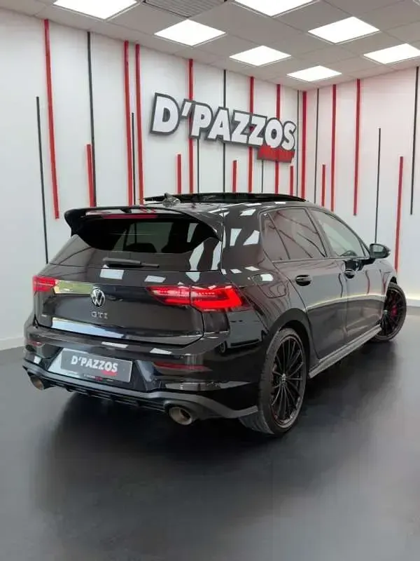 Usado VW Golf VIII GTI 300 CV (220 kW) 2022 Negro Utilitario