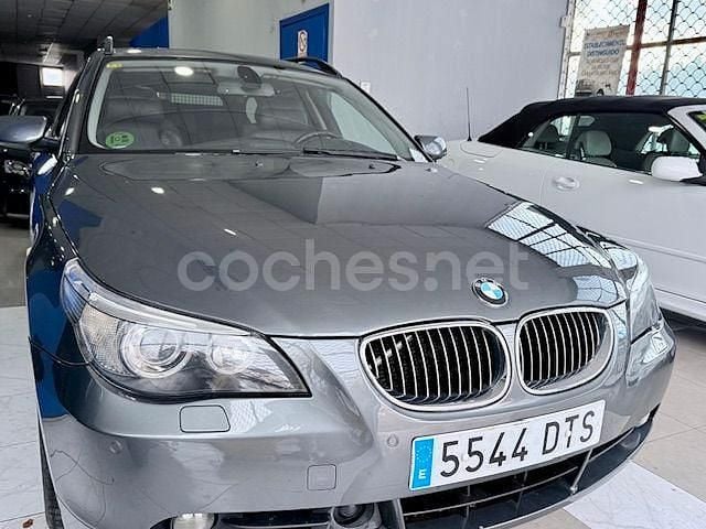 Usado BMW 530 258 CV (189 kW) 2006 Gris / plata Familiar