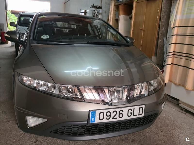 Usado Honda Civic Comfort 140 CV (102 kW) 2009 Gris / plata Berlina
