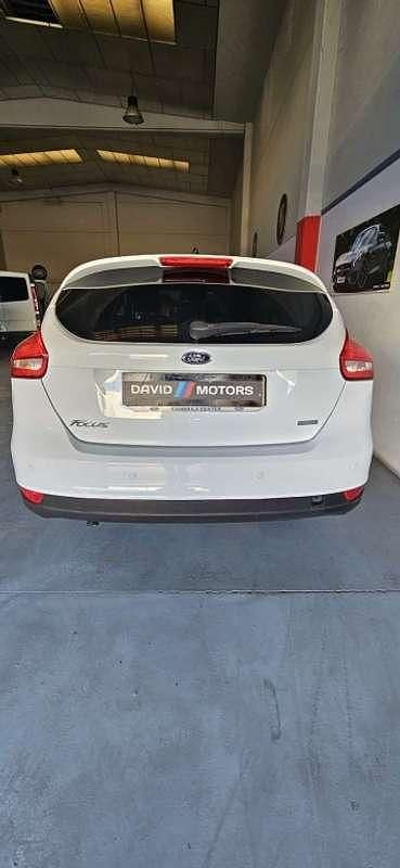 Usado Ford Focus Titanium 125 CV (91 kW) 2015 Blanco Utilitario