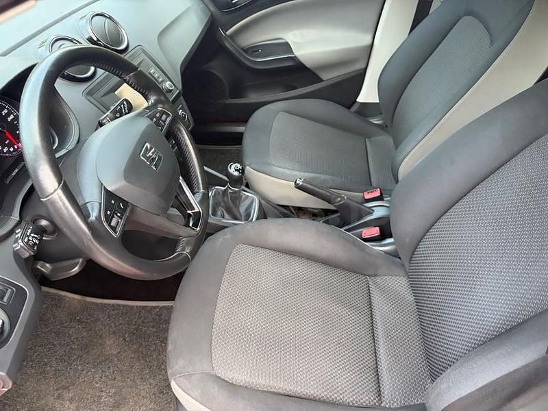 Usado Seat Ibiza Reference 90 CV (66 kW) 2016 Rojo Berlina