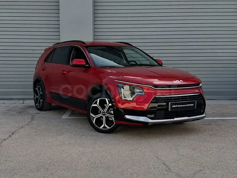 Usado Kia Niro 129 CV (94 kW) 2025 Rojo SUV