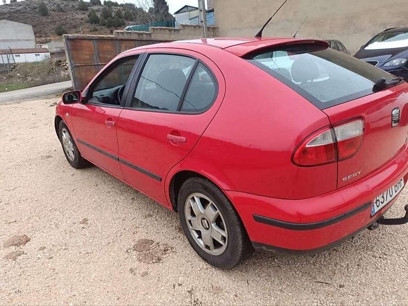Usado Seat Leon 105 CV (77 kW) 2002 Rojo Utilitario