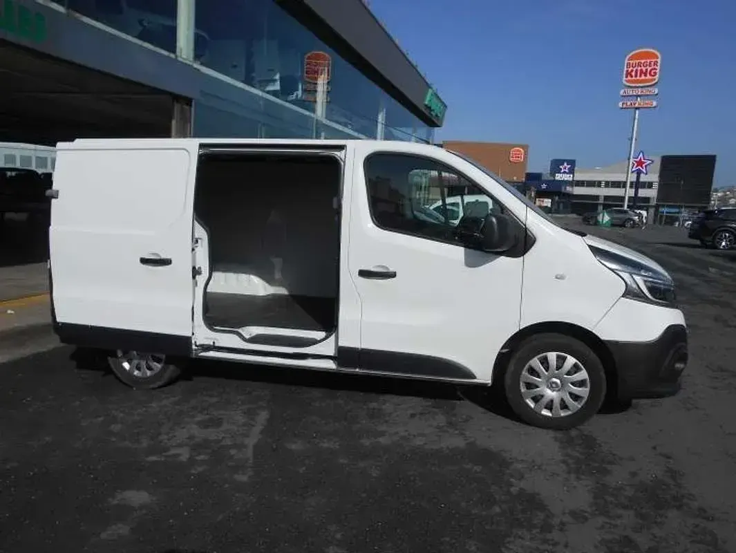 Usado Renault Trafic 120 CV (88 kW) 2020 Blanco Monovolumen