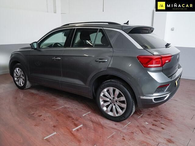 Usado VW T-Roc Advance 150 CV (110 kW) 2021 Gris / plata SUV