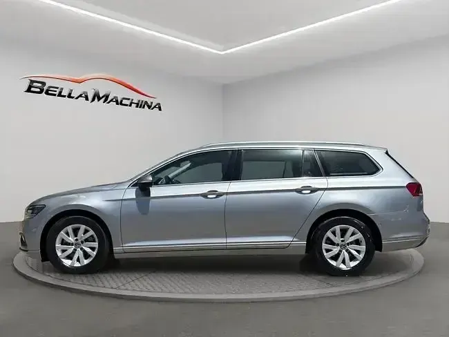 Usado VW Passat Business 150 CV (110 kW) 2022 Gris Familiar