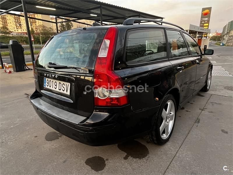 Käytetty Volvo V50 Summum 125 HP (91 kW) 2005 Musta Farmari