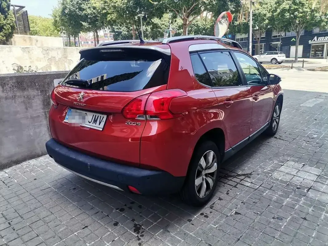 Usado Peugeot 2008 Allure 99 CV (72 kW) 2016 Burdeos SUV