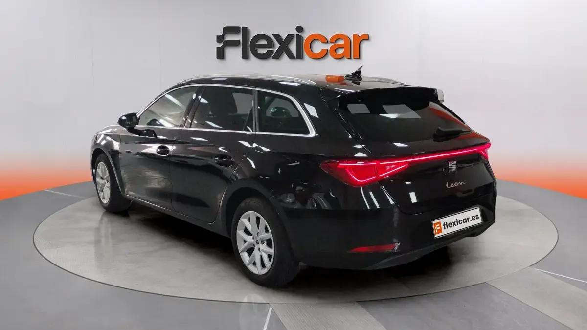 Usado Seat Leon FR 150 CV (110 kW) 2025 Negro Familiar
