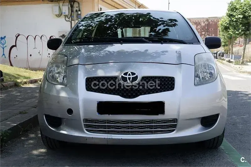 Usado Toyota Yaris 90 CV (66 kW) 2007 Gris / plata Utilitario