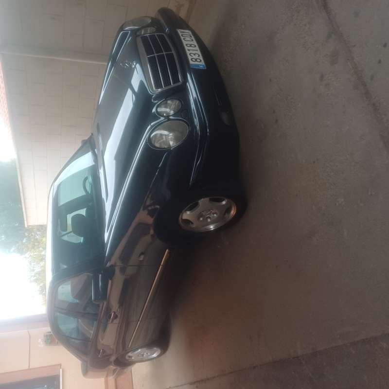 Usado Mercedes E280 Avantgarde 204 CV (150 kW) 1998 Azul Berlina