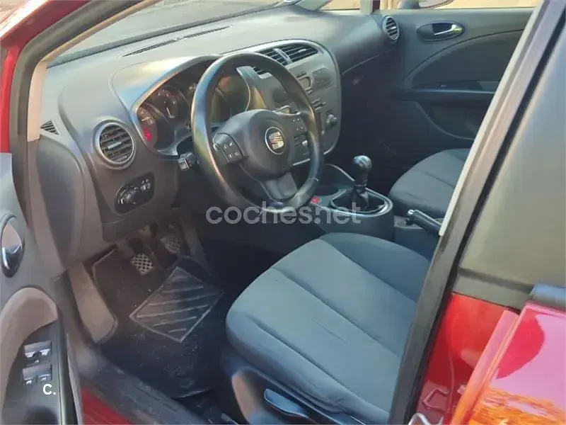 Käytetty Seat Leon Stylance 105 HP (77 kW) 2006 Punainen Viistoperä