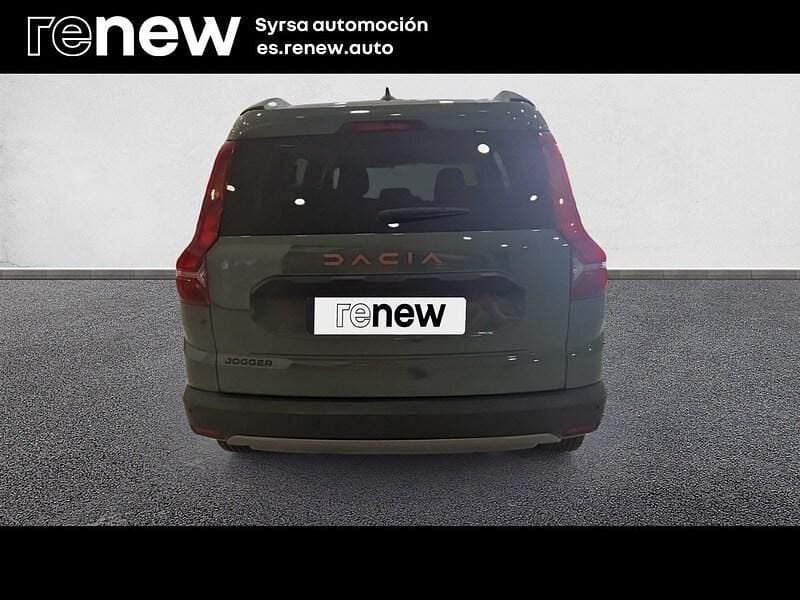 Usado Dacia Jogger Expression 110 CV (80 kW) 2024 Verde Monovolumen