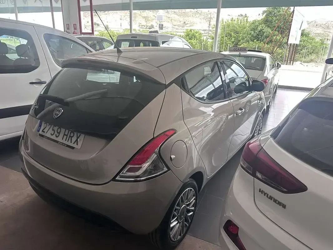 Usado Lancia Ypsilon S 69 CV (50 kW) 2013 Utilitario