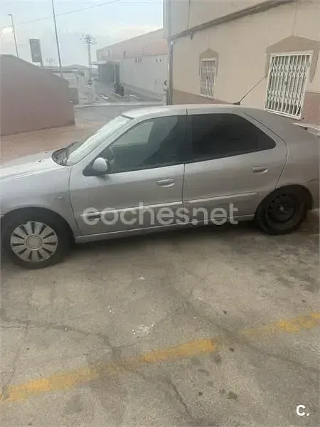 Usado Citroën Xsara 90 CV (66 kW) 2000 Gris / plata Berlina