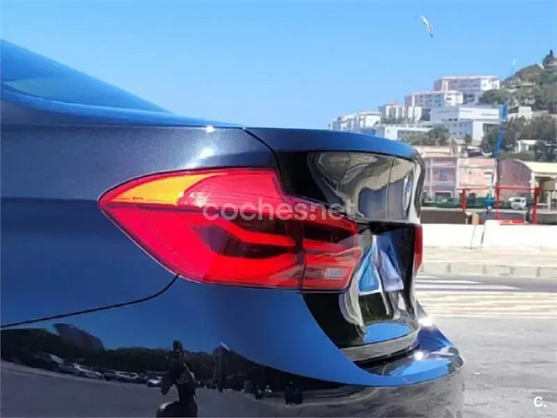 Usado BMW 318 Comfort Edition 150 CV (110 kW) 2019 Negro Berlina