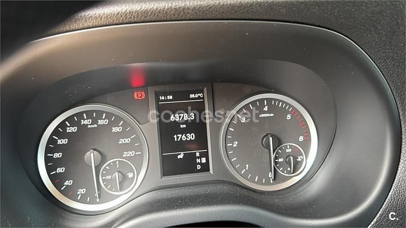 Usado Mercedes Vito 136 CV (100 kW) 2023 Granate Van