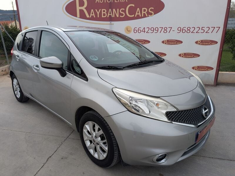Usado Nissan Note Visia 90 CV (66 kW) 2014 Gris / plata Monovolumen