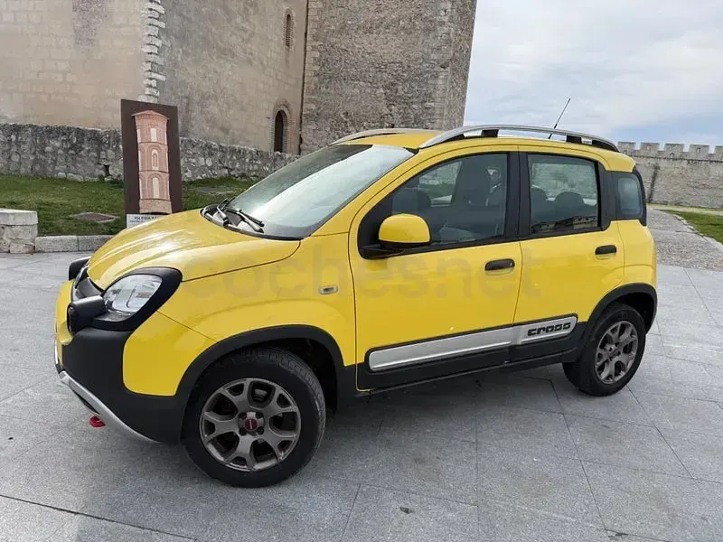 Usado Fiat Panda 4x4 95 CV (69 kW) 2016 Amarillo Utilitario