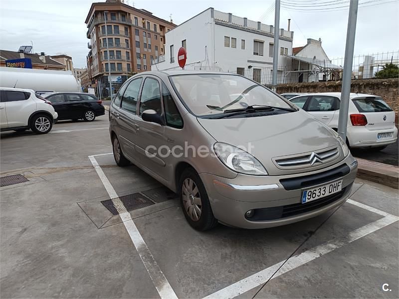 Usado Citroën Xsara Picasso Exclusive 90 CV (66 kW) 2005 Beige Monovolumen