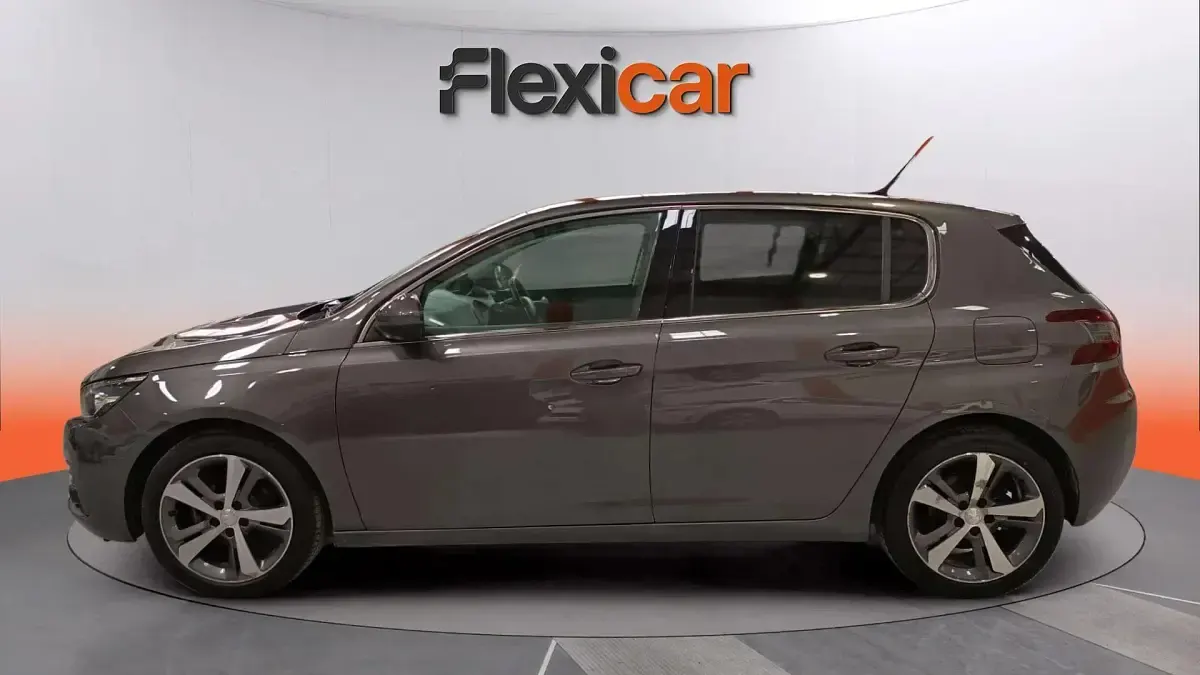 Usado Peugeot 308 Allure 131 CV (96 kW) 2019 Gris Utilitario