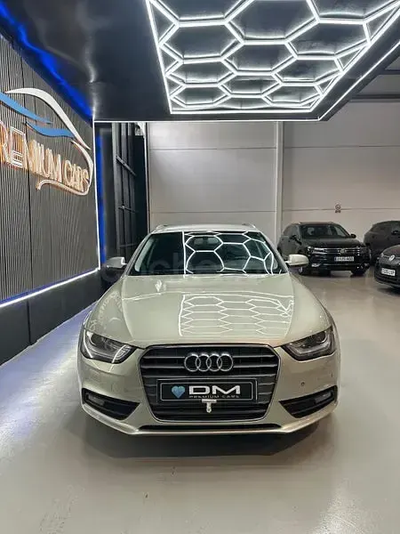 Usado Audi A4 S-Line 177 CV (130 kW) 2014 Beige Familiar