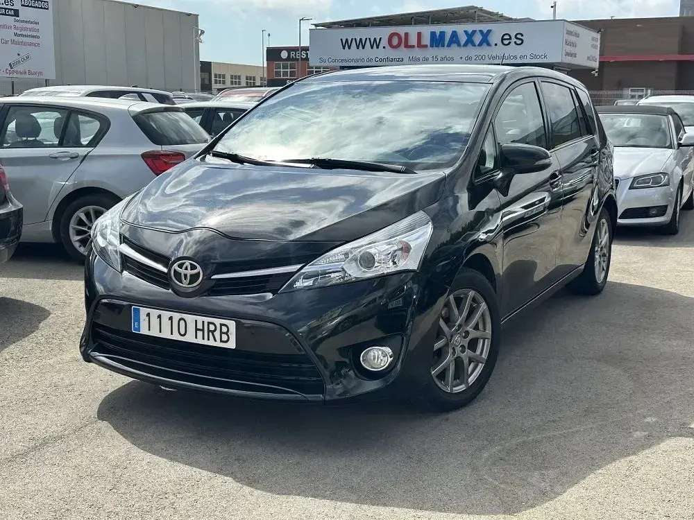 Usado Toyota Corolla 146 CV (107 kW) 2013 Negro metalico Familiar