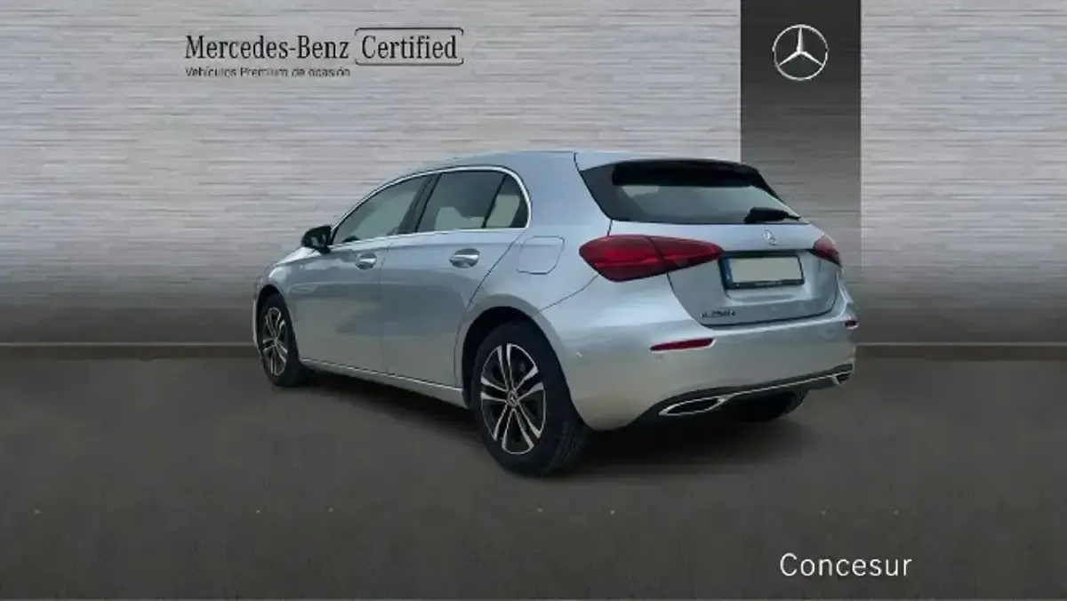 Usado Mercedes A250 218 CV (160 kW) 2024 Plata Berlina