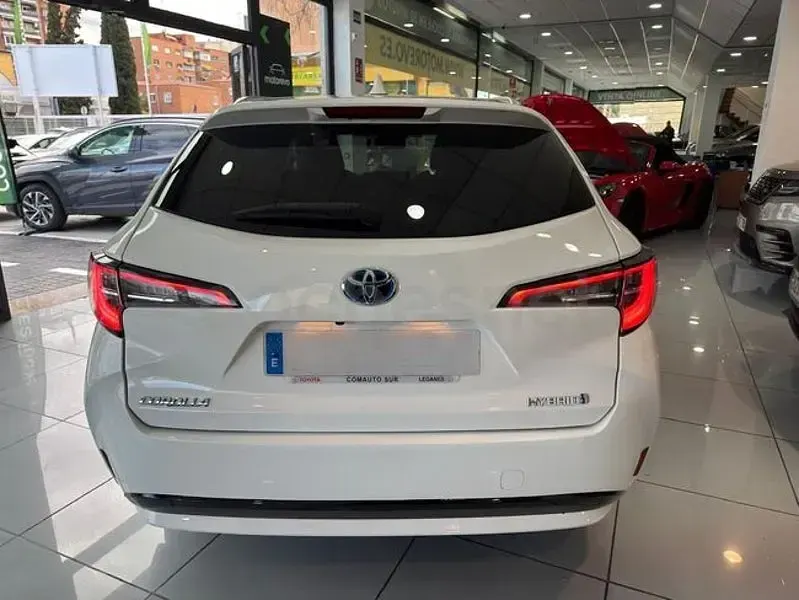 Usado Toyota Corolla Active 122 CV (89 kW) 2021 Blanco Familiar